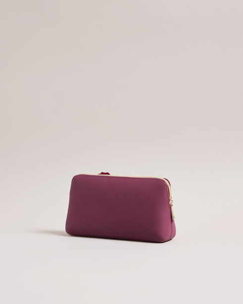 <P>Magnolia Silicone Make Up Bag</P>